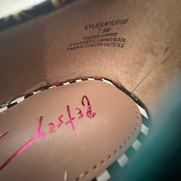 🆕Betsey Johnson KYLIEE Floral Pointed Pumps - Picture 13 of 13